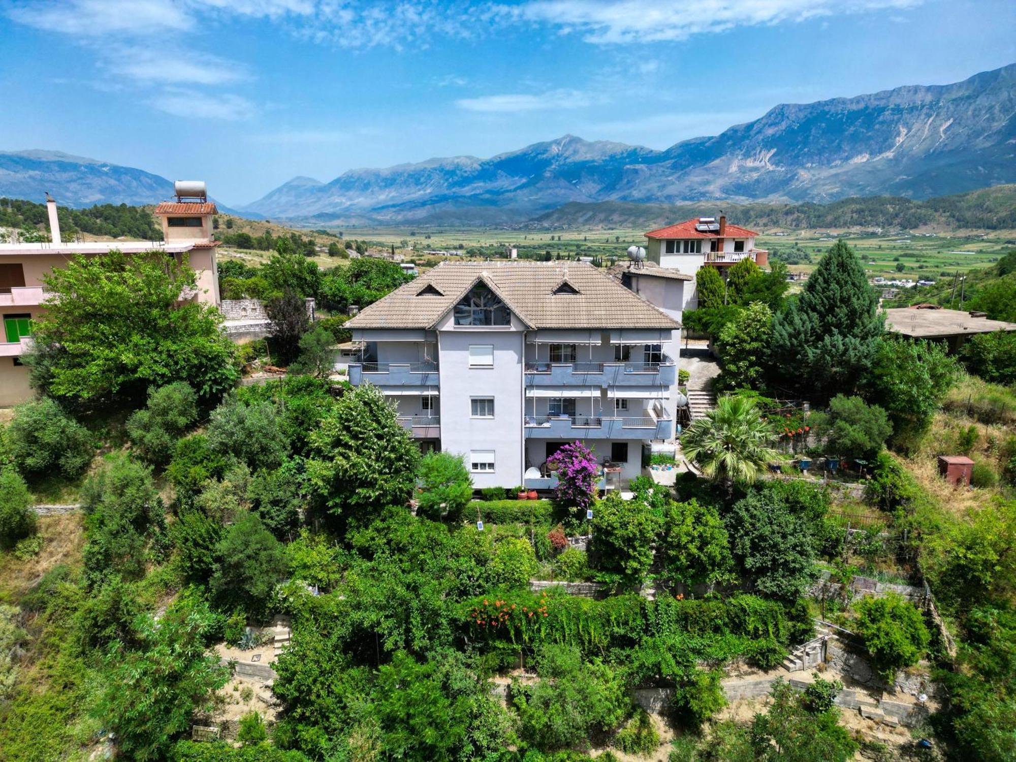 Vila Banushi Гирокастра Экстерьер фото